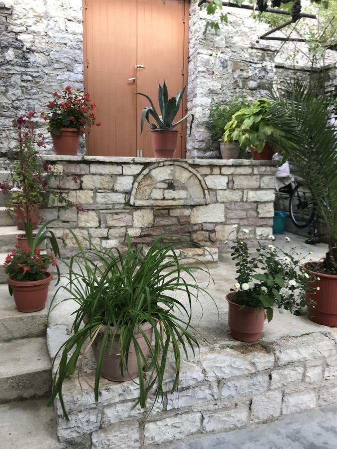 Tourists Guest House Gjirokastër Eksteriør billede